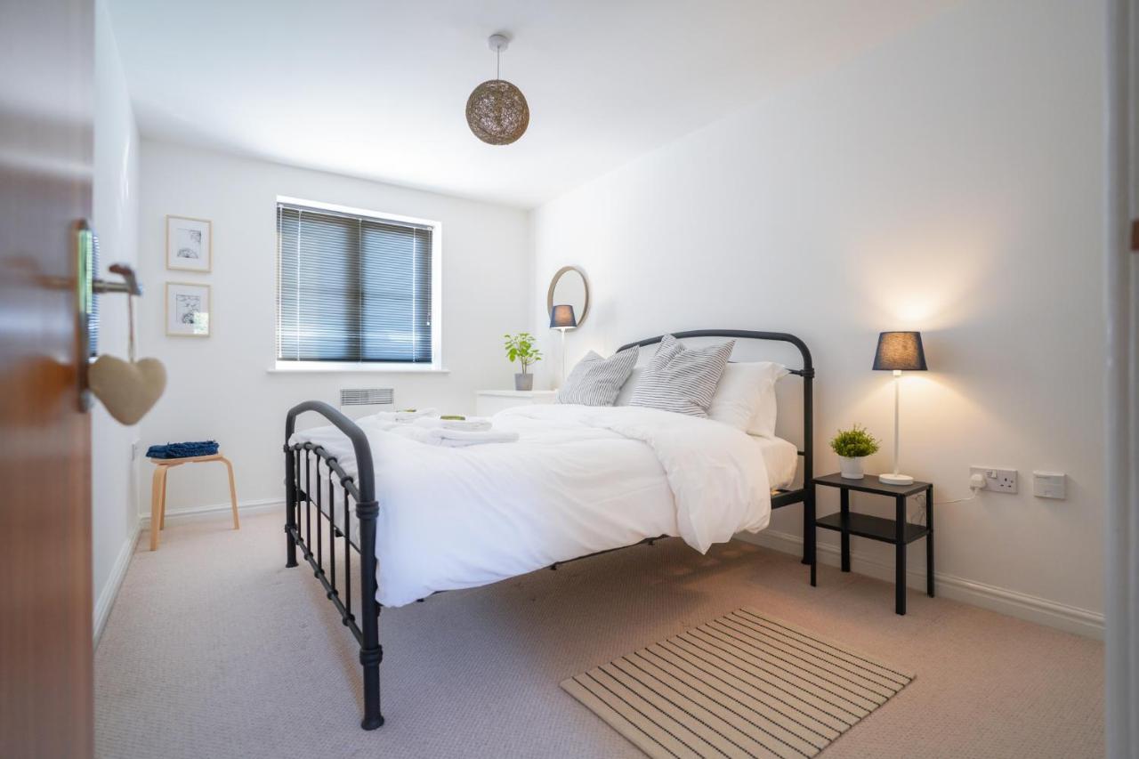 Stylish Apartment With Private Parking Кардифф Экстерьер фото